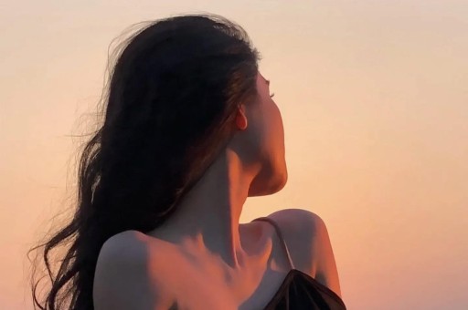 陪玩陪睡就是皮毛！继手伸进裤子后又一女星自曝50多都不放过